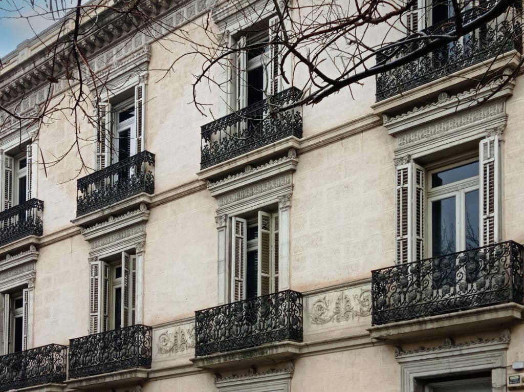 Reforma integral de centro de estudios en Paseo de Recoletos, Madrid (2.400 m²). Proyecto en ejecución para un edificio histórico, orientado a uso educativo.
